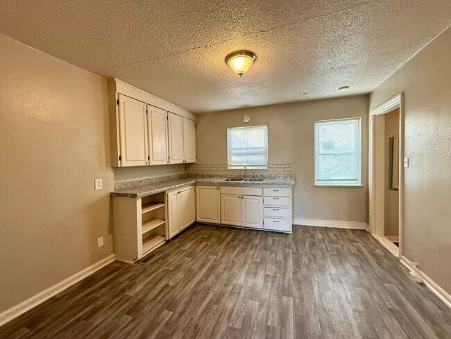 Foto del edificio - 713 S Oliver Ave