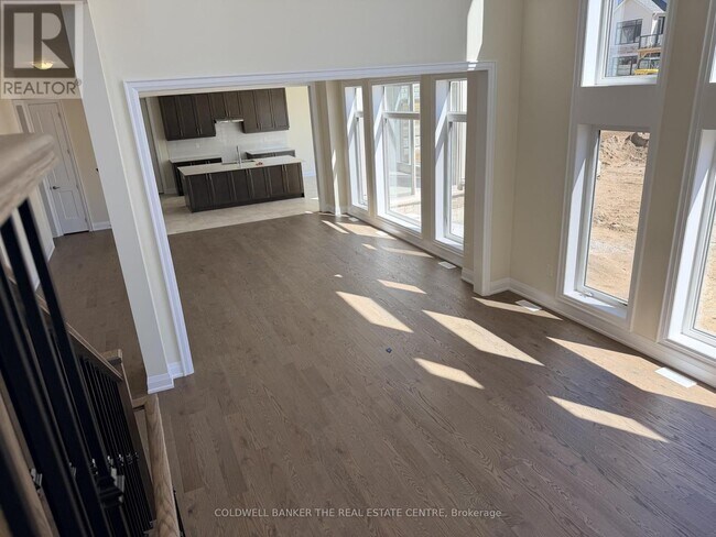Building Photo - 7 Pinetree Dr