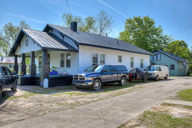 Lado - 1728 Telfair St