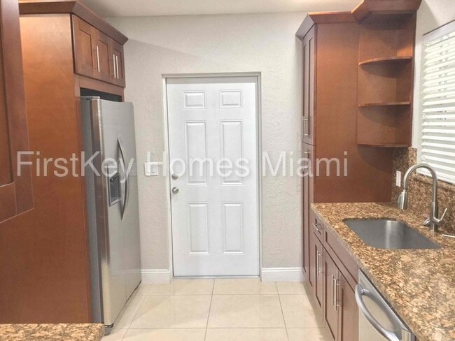 Foto del edificio - 320 NW 191st St