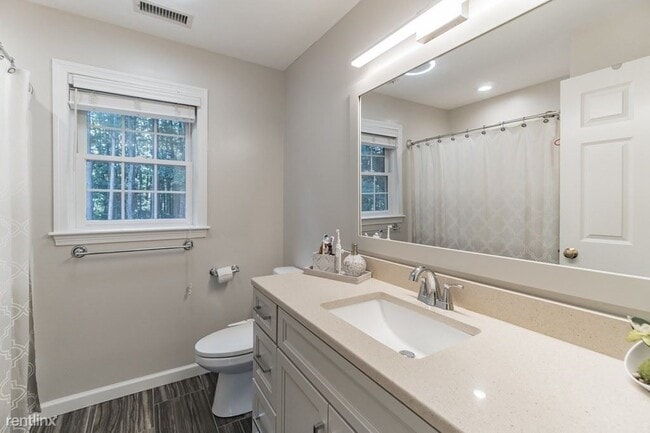 Building Photo - 4 br, 3 bath House - 16 Magpie Cir