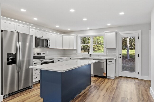 Building Photo - 18 Buttonwood Pl