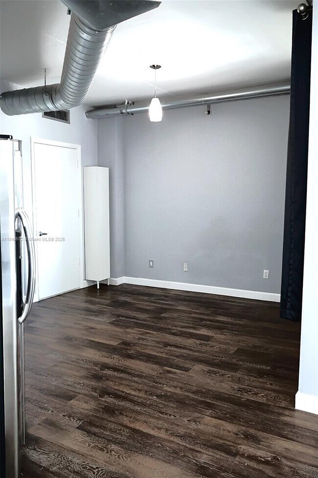 Foto del edificio - 690 SW 1st Ct