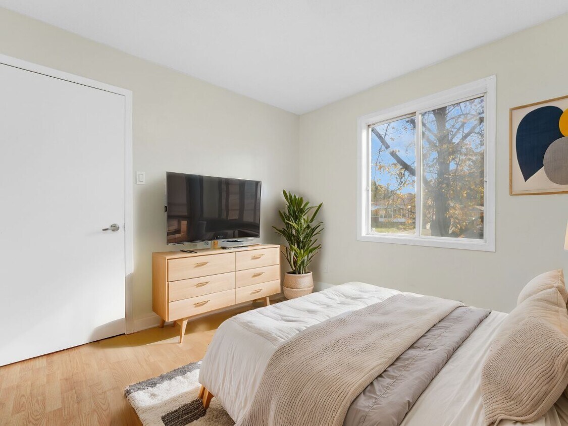 Photo principale - 170 Grove Street East