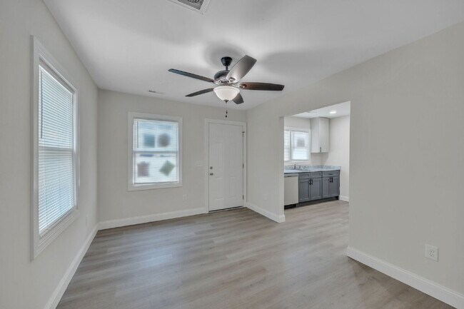Foto del edificio - Newly renovated and modernized 1BR, 1BA du...