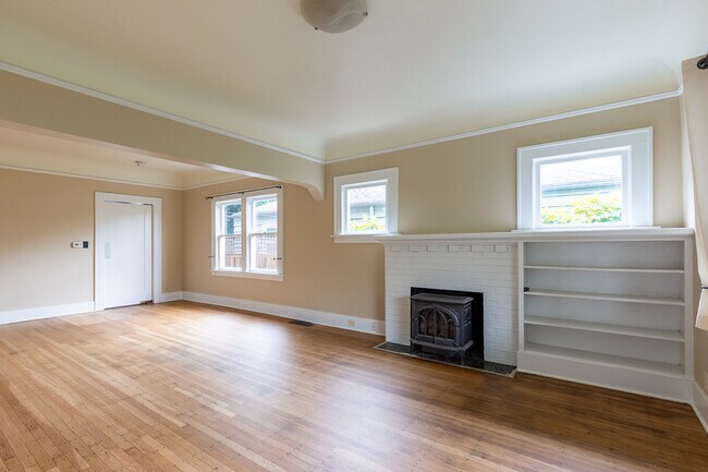 Building Photo - 5104 N Williams Ave