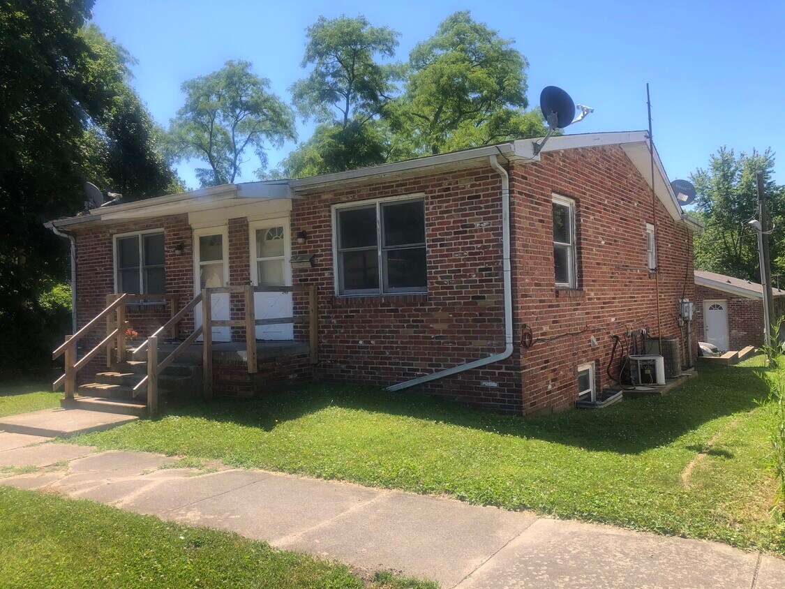 345 E Main St Unit 102 S Messick, Ladoga, IN 47954 Apartments in