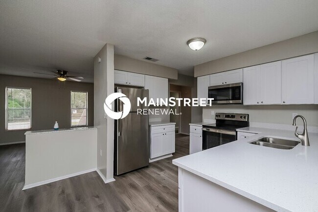 Building Photo - 3 Bedroom Pet-Friendly Home in SPRING HILL...