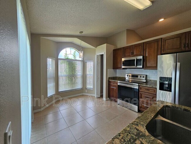 Building Photo - 1528 Ridge Pointe Dr