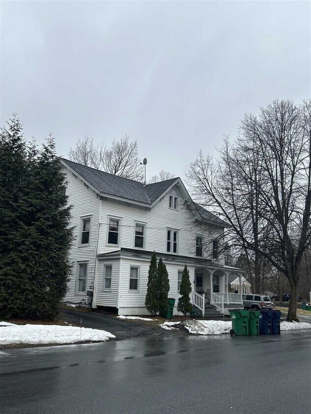 Primary Photo - 22 Main St