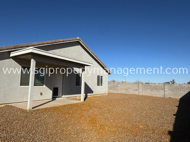 Foto del edificio - Modern 3 bedroom home