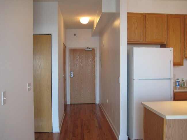 Foto del edificio - 1529 S State St