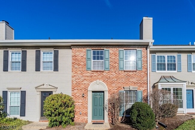 Building Photo - 1704 Doolittle Dr