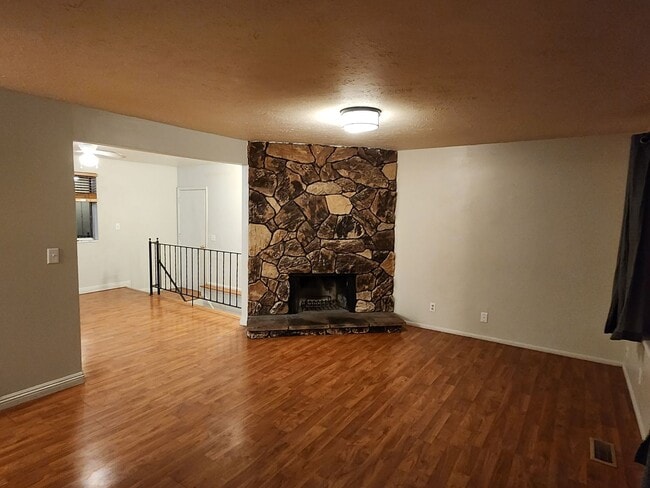 Foto del edificio - Great 4 Bedroom 2 Bath Home in West Valley City