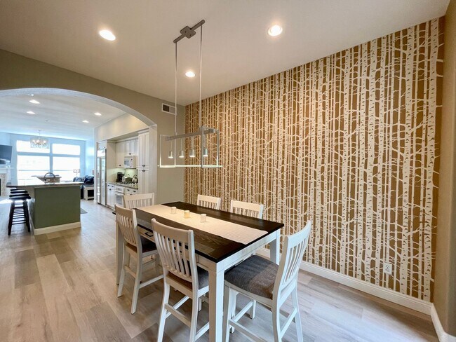 Foto del edificio - Stunning 2 Bedroom/2.5 Bath Furnished Town...