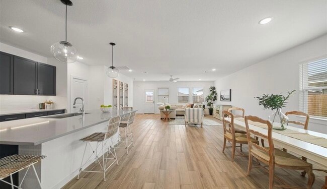 Foto del edificio - 302 Little Spg Ct