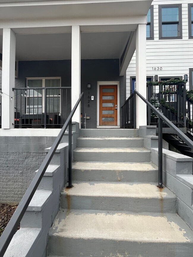 Foto del edificio - Stunning 4 BR/3 BA Townhome in Trinidad!