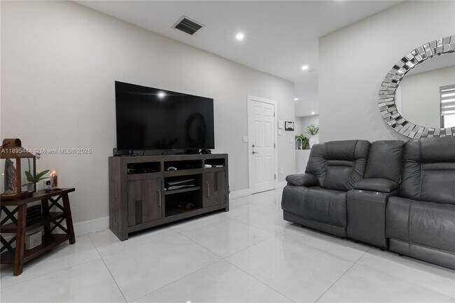 Foto del edificio - 16377 SW 71st Terrace