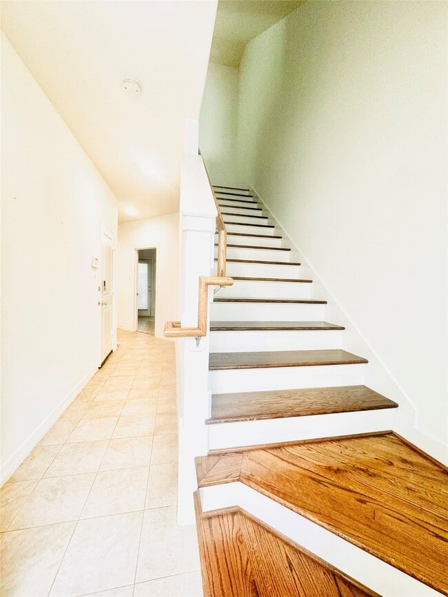 Building Photo - 3846 Center St