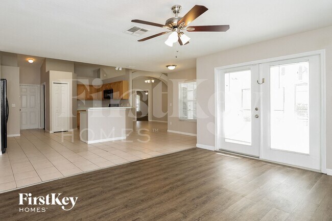 Foto del edificio - 224 Quiet Oak Ct