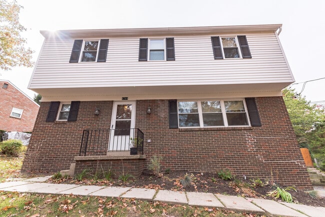 Building Photo - 8744 E Barkhurst Dr