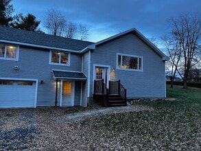 Building Photo - 172 S Maple St