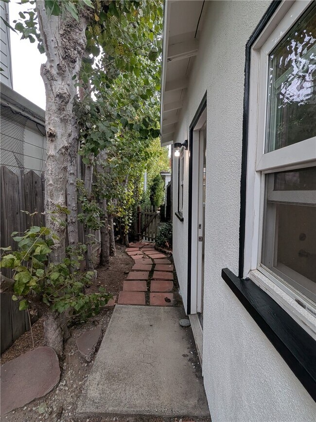 Foto del edificio - 233 Flower St