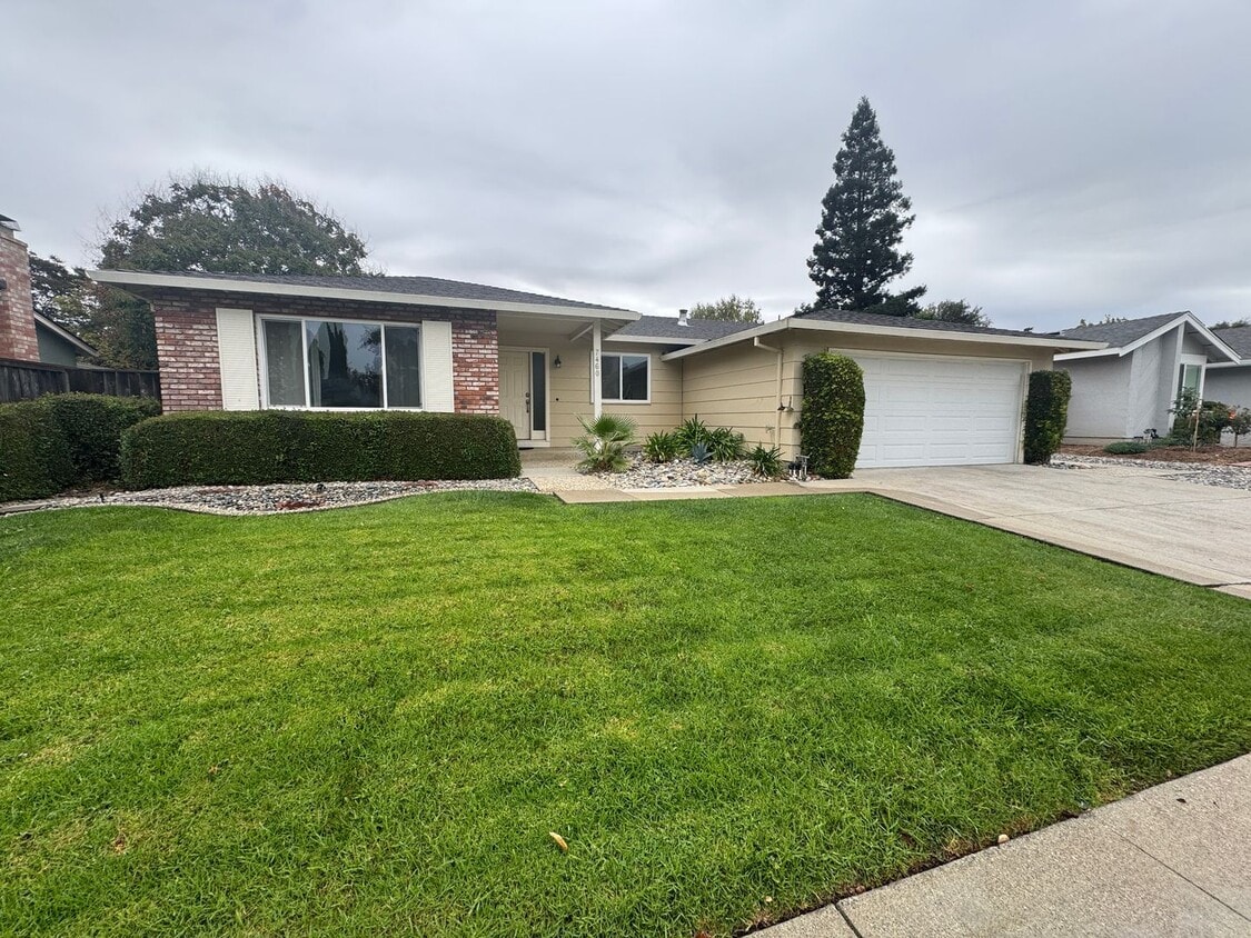 Primary Photo - Beautiful Home, Coming SOON! Great Neighbo...