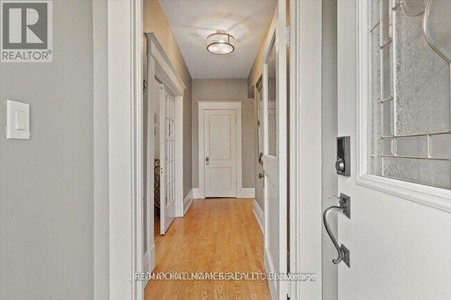 Photo du bâtiment - 100 Warden Ave.