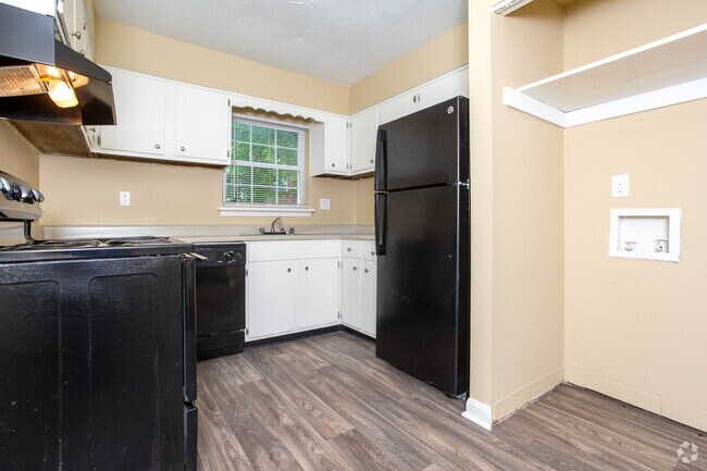 2BR, 2BA - 1,100 SF - Kitchen - Addison Park Apartments