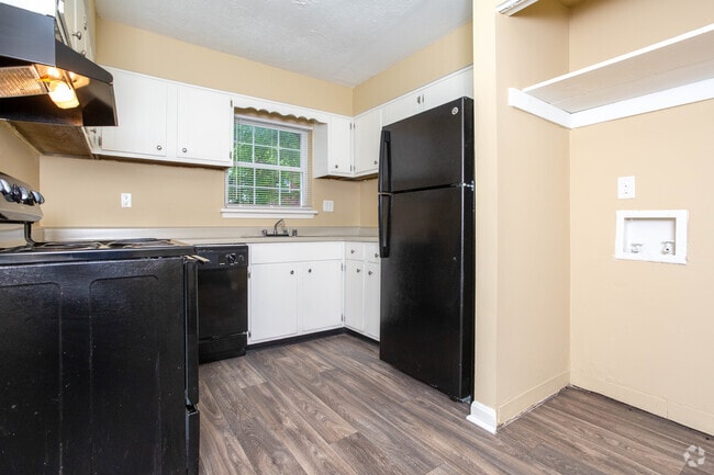 2BR, 2BA - 1,100 SF - Kitchen - Addison Park Apartments