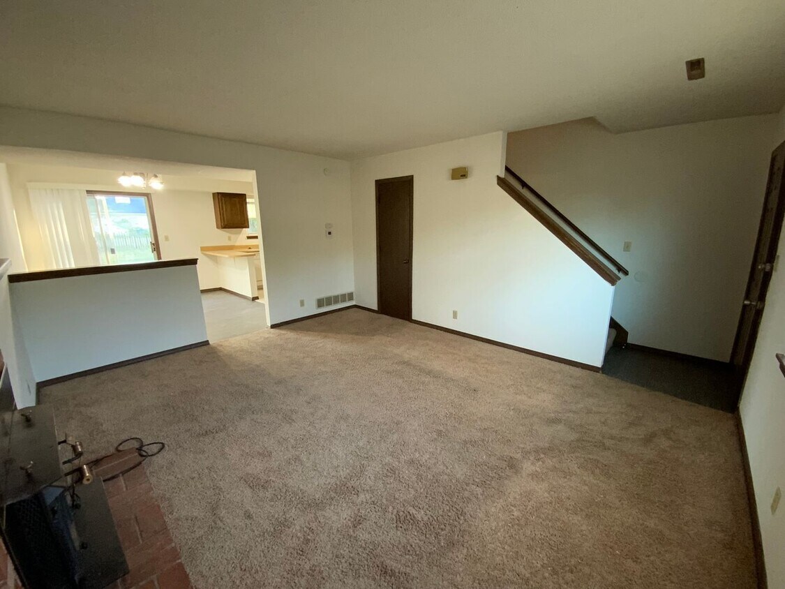 Primary Photo - 4316-4318 W Ludwick Blvd