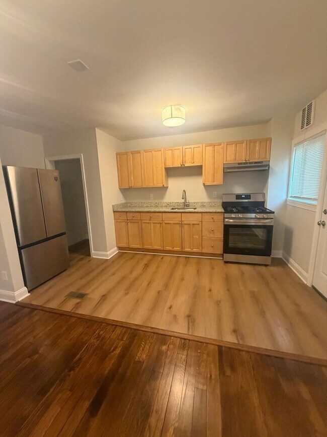 Building Photo - Available Now in Govans! 3Br 1.5 Bath