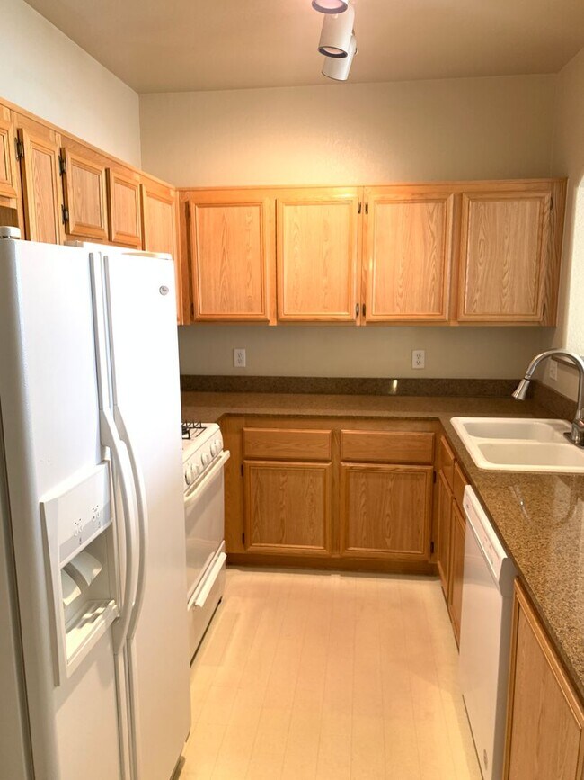 Foto del edificio - Gated Condo - One bedroom Upstairs  - Comm...