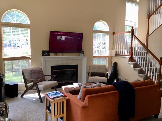 Foto del edificio - 1611 Woodcrest Cir