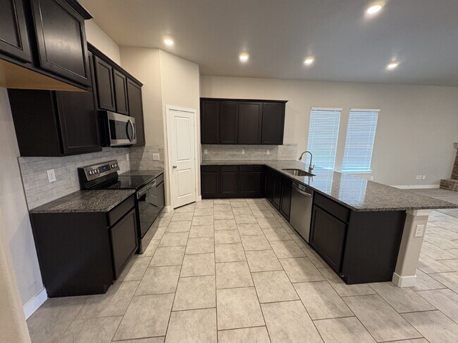 Building Photo - Stunning Three Bedroom In Bell Farms!