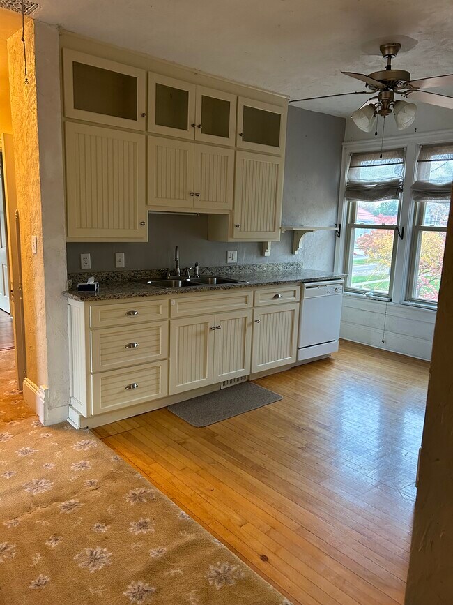 Foto del edificio - 417 Nicolet Blvd