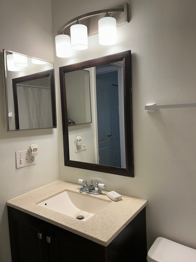 Foto del edificio - 4401 Longshore Dr