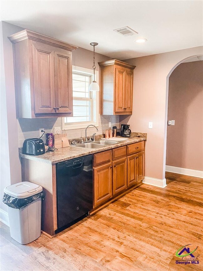 Building Photo - 102 Tudor Pl