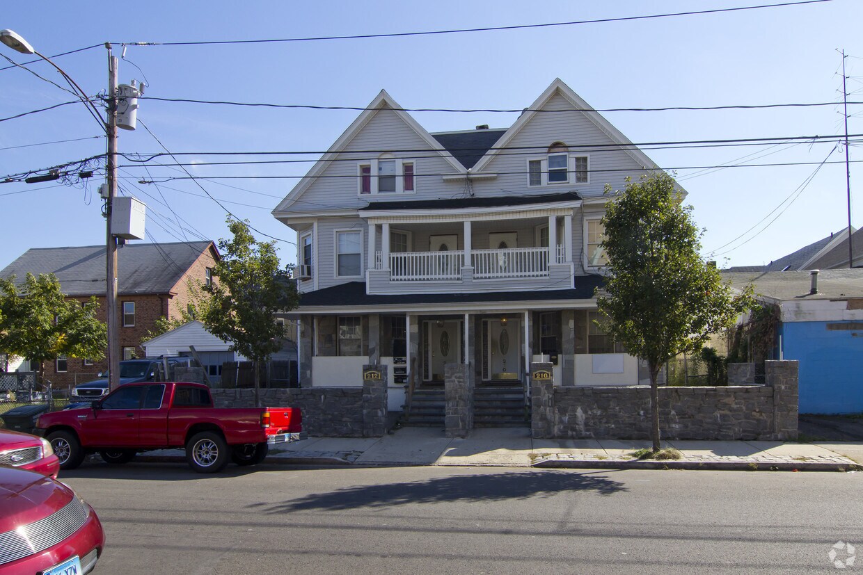 Building Photo - 210 Pearl St