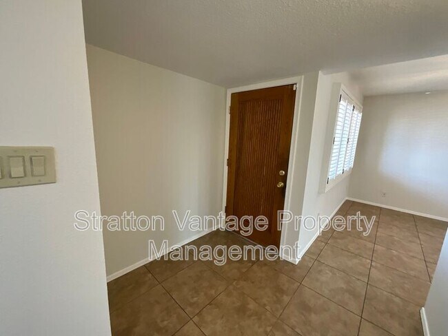 Building Photo - 4426 S Terrace Rd