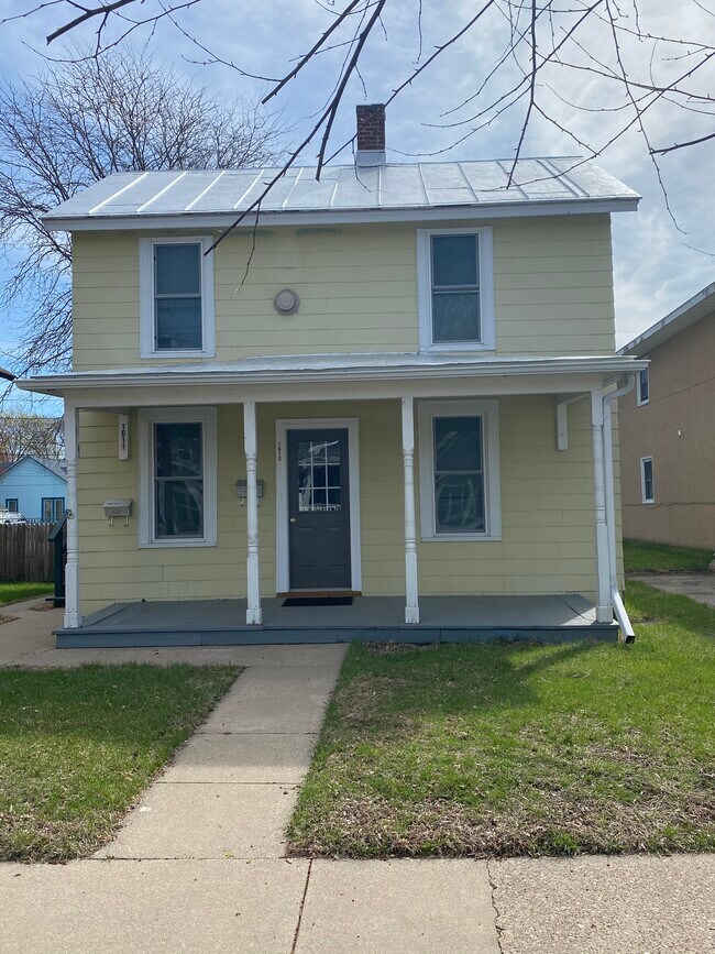 Exterior - 1613 10th St S
