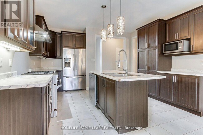 Building Photo - 2180 Dawson Cres