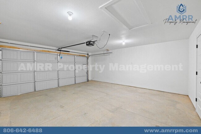 Foto del edificio - 300 Honeybee Ave