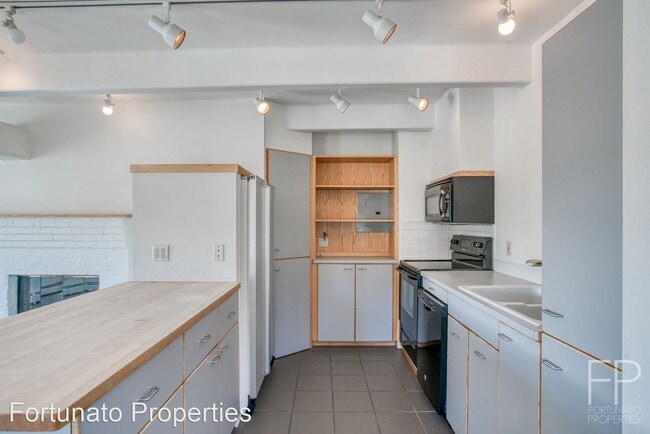 Building Photo - 303 Overlook Dr