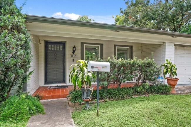 Building Photo - 4019 Blue Bonnet Blvd