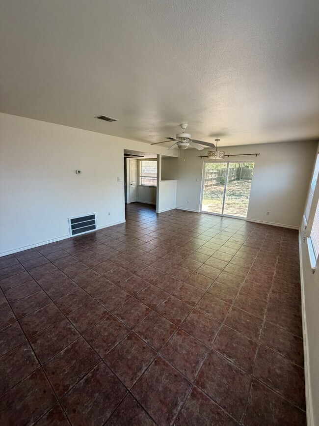 Building Photo - 222 Craddock Ave