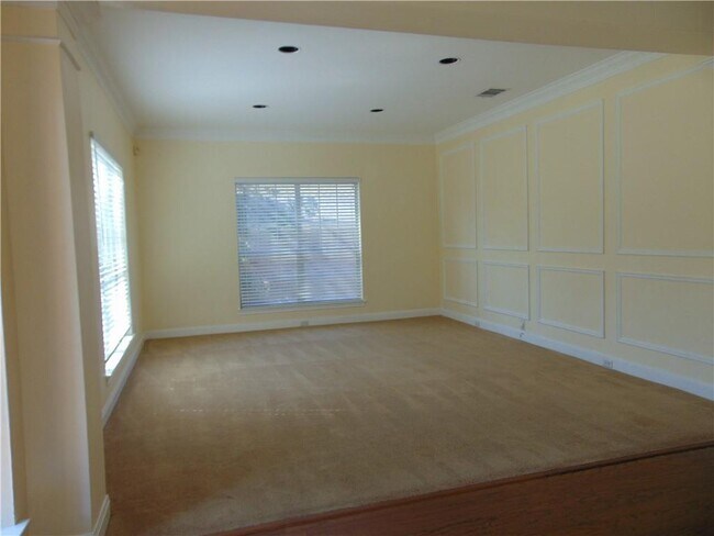 Building Photo - 5806 Cedar Cliff Dr