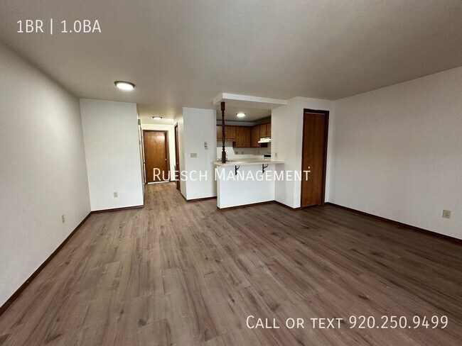 Foto del edificio - Spacious 1 Bedroom 1 Bath Upper Apartment ...