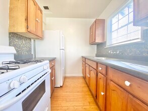 Building Photo - 422 S Coronado St